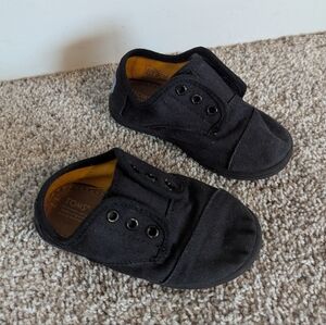 TOMS Slip On Black sz T7